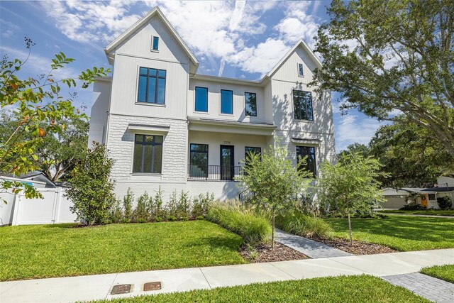 2218 S Occident St, Tampa, FL 33629 - modern farmhouse featuring fence and a front yard