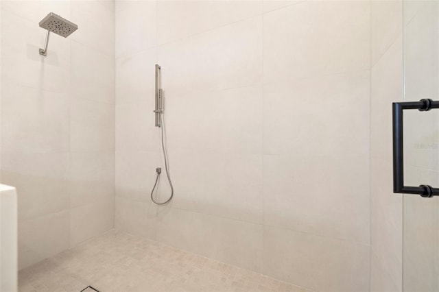 2218 S Occident St, Tampa, FL 33629 - full bathroom with a tile shower