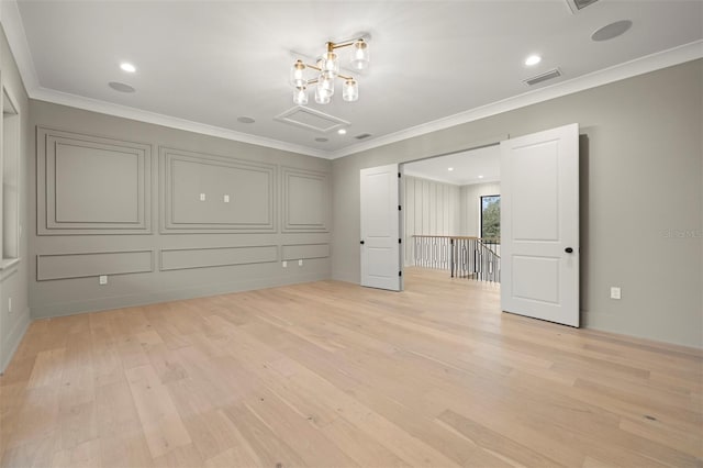 2218 S Occident St, Tampa, FL 33629 - empty room with crown molding, recessed lighting, visible vents, and light wood-style floors