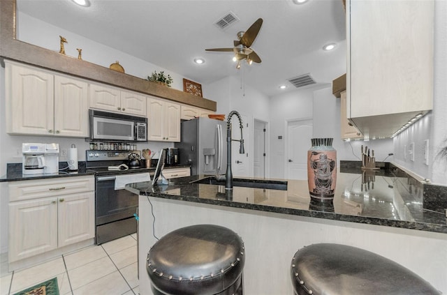 12923 Colony Rd, Hudson, FL 34669 - kitchen featuring visible vents, a sink, a peninsula, and stainless steel appliances