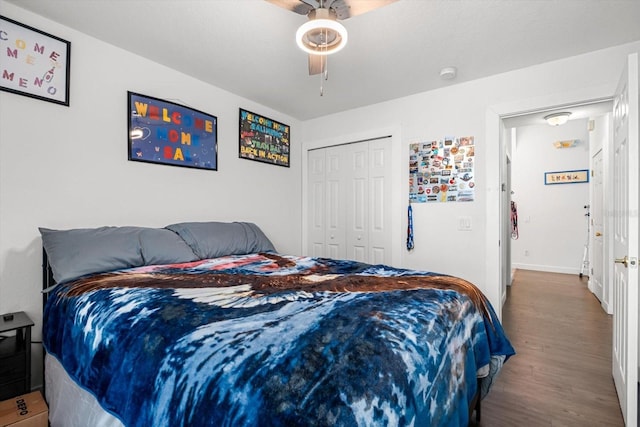 bedroom featuring a closet, a ceiling fan, baseboards, and wood finished floors