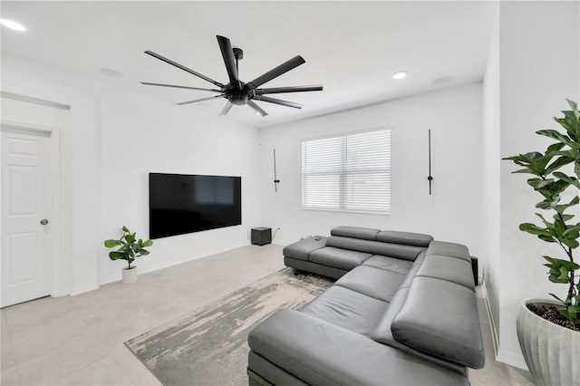 living room with a ceiling fan, baseboards, and recessed lighting