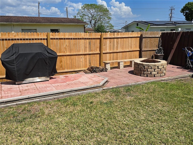 view of yard featuring fence and a fire pit