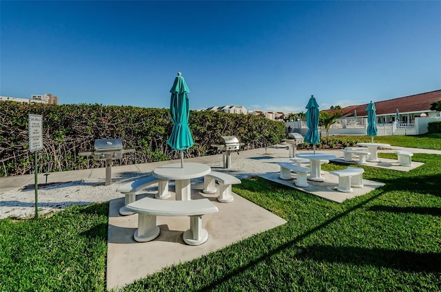 7882 Sailboat Key Blvd S Unit 401, South Pasadena, FL 33707 - surrounding community featuring a lawn