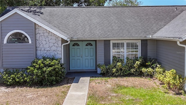 1005 Cameo Crest Ln, Valrico, FL 33596 - entrance to property featuring stone siding and roof with shingles