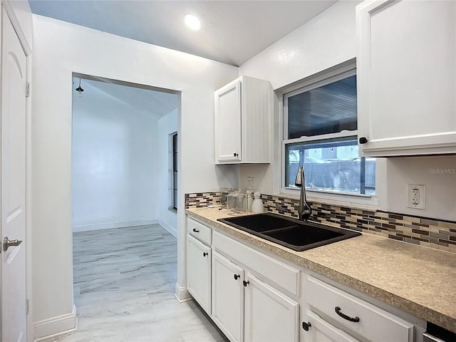1005 Cameo Crest Ln, Valrico, FL 33596 - kitchen featuring a sink, tasteful backsplash, baseboards, white cabinetry, and light countertops