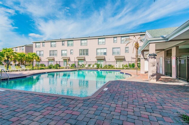 2547 Lexington Oak Dr, Brandon, FL 33511 - community pool with a patio area