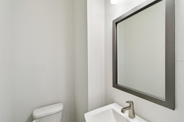 2123 1st Ave N, Saint Petersburg, FL 33713 - half bath featuring toilet and a sink