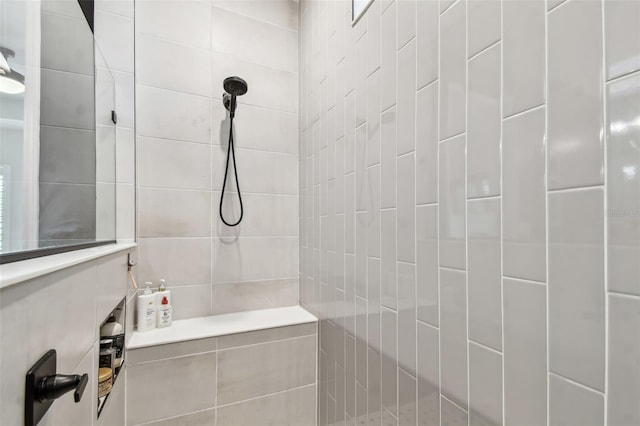 bathroom featuring a tile shower
