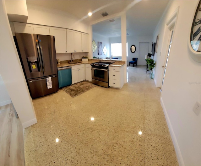 kitchen featuring a sink, dishwasher, electric stove, baseboards, and refrigerator with ice dispenser