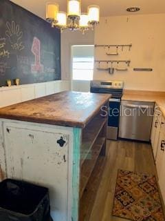 kitchen featuring hanging light fixtures, white cabinets, wood finished floors, and a chandelier