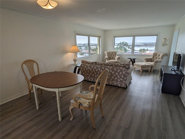 4725 Cove Cir Unit 601, Saint Petersburg, FL 33708 - dining room with crown molding, wood finished floors, and baseboards