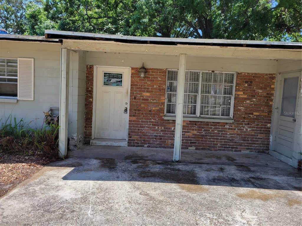 4708 W Ballast Point Blvd, Tampa, FL 33611 - entrance to property with brick siding
