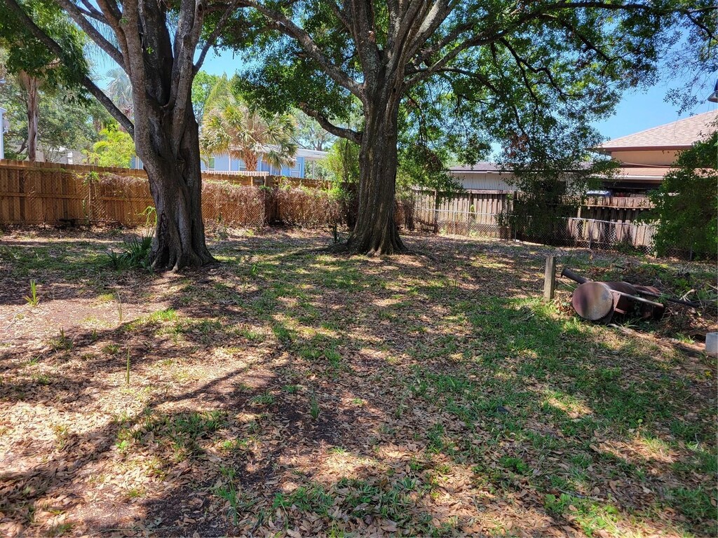 4708 W Ballast Point Blvd, Tampa, FL 33611 - view of yard featuring a fenced backyard