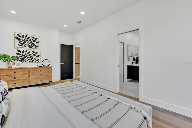 bedroom featuring recessed lighting, baseboards, visible vents, and light wood-type flooring