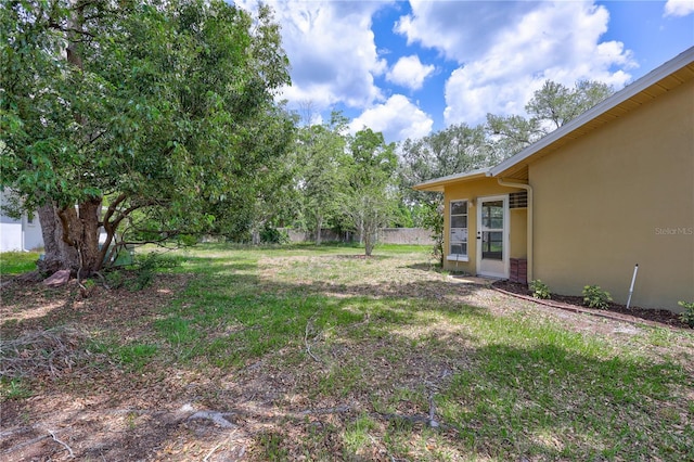 2961 Briar Cliff Dr, Palm Harbor, FL 34684 - view of yard with fence
