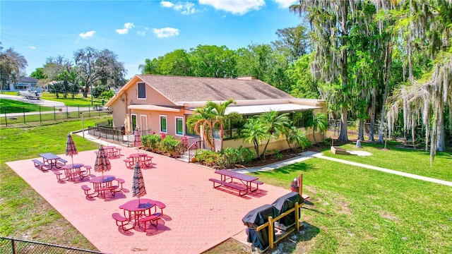 2961 Briar Cliff Dr, Palm Harbor, FL 34684 - view of community with a lawn and fence