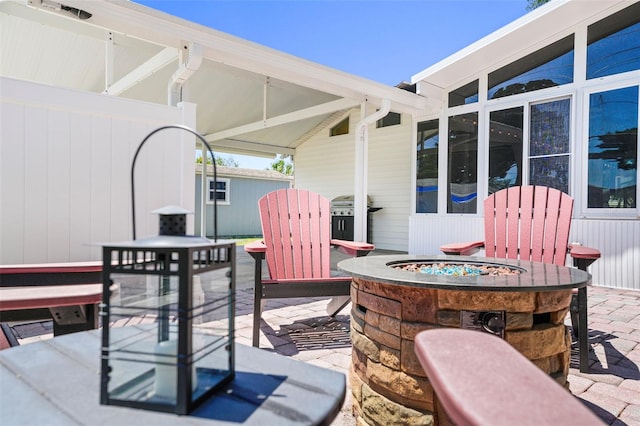 view of patio featuring an outdoor fire pit and grilling area