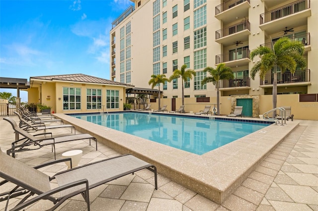 1227 E Madison St Unit 902, Tampa, FL 33602 - community pool with ceiling fan and a patio area