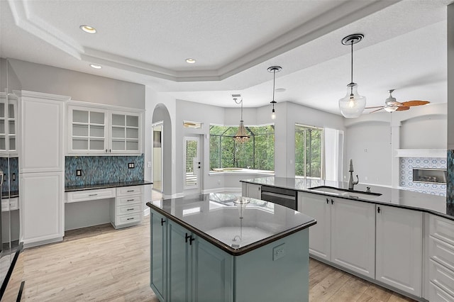 7314 Hunt Club Ln, Seminole, FL 33776 - kitchen with a sink, dark countertops, light wood-style floors, arched walkways, and recessed lighting