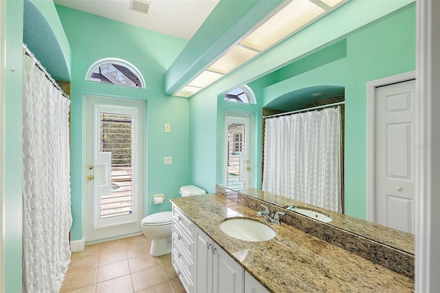 7314 Hunt Club Ln, Seminole, FL 33776 - bathroom featuring tile patterned flooring, toilet, vanity, and baseboards
