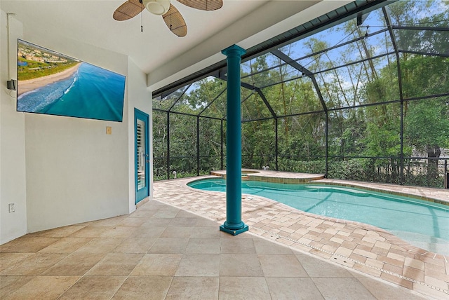 7314 Hunt Club Ln, Seminole, FL 33776 - outdoor pool with a jacuzzi, a ceiling fan, a patio area, and glass enclosure