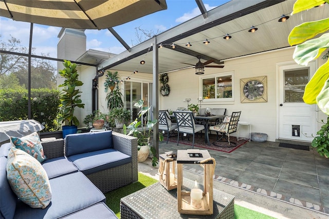 sunroom / solarium with outdoor lounge area, a ceiling fan, and outdoor dining area