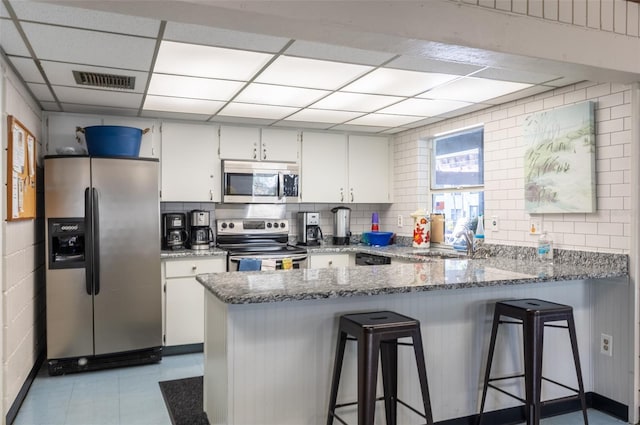 2595 Countryside Blvd Unit 8205, Clearwater, FL 33761 - kitchen with stainless steel appliances, a drop ceiling, a sink, and a peninsula
