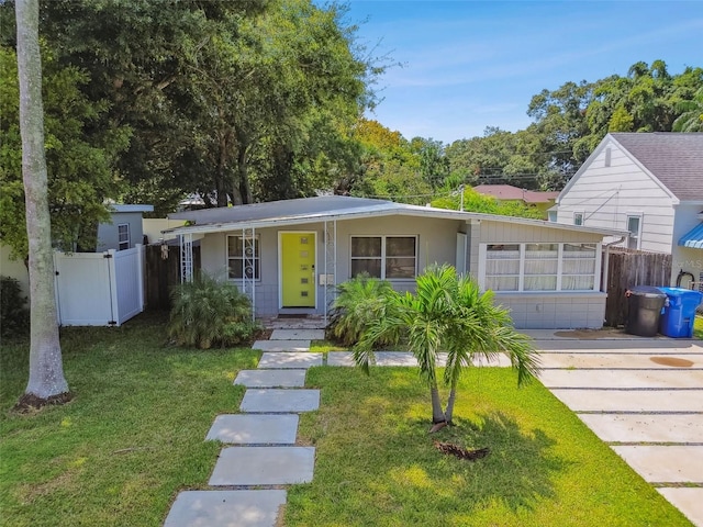 3626 17th St N, Saint Petersburg, FL 33713 - ranch-style house featuring a front lawn and fence
