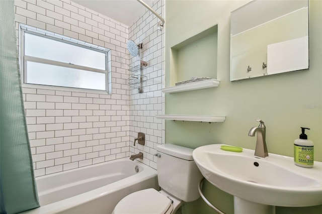 3626 17th St N, Saint Petersburg, FL 33713 - full bathroom featuring a sink, toilet, and shower / tub combo