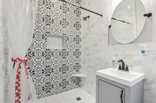 757 32nd Ave N, Saint Petersburg, FL 33704 - full bath with tile walls, vanity, and tiled shower