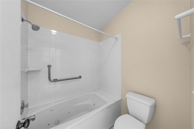 5290 White Sand Cir NE, Saint Petersburg, FL 33703 - bathroom with toilet and a combined bath / shower with jetted tub
