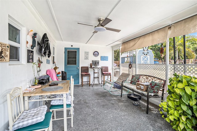sunroom / solarium featuring a ceiling fan