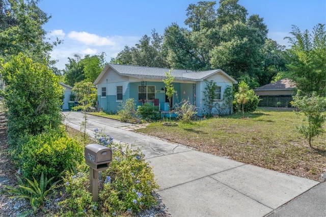 view of front of property featuring concrete driveway and a front yard