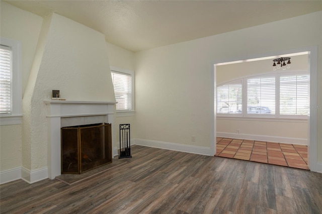 1606 S Arrawana Ave, Tampa, FL 33629 - unfurnished living room featuring dark wood-type flooring, baseboards, a notable chandelier, and a fireplace