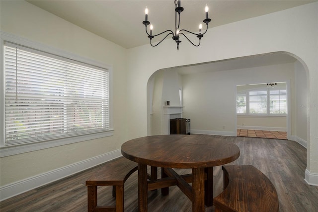 1606 S Arrawana Ave, Tampa, FL 33629 - dining space with baseboards, arched walkways, wood finished floors, and an inviting chandelier
