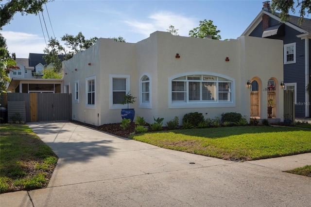 1606 S Arrawana Ave, Tampa, FL 33629 - view of front of house featuring concrete driveway, a gate, a front yard, and stucco siding