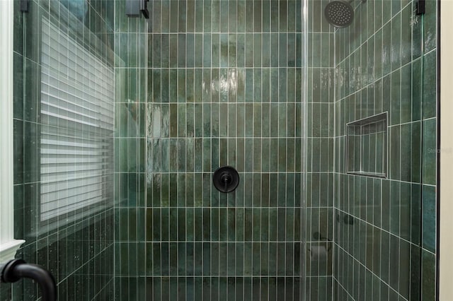 1606 S Arrawana Ave, Tampa, FL 33629 - room details with a tile shower