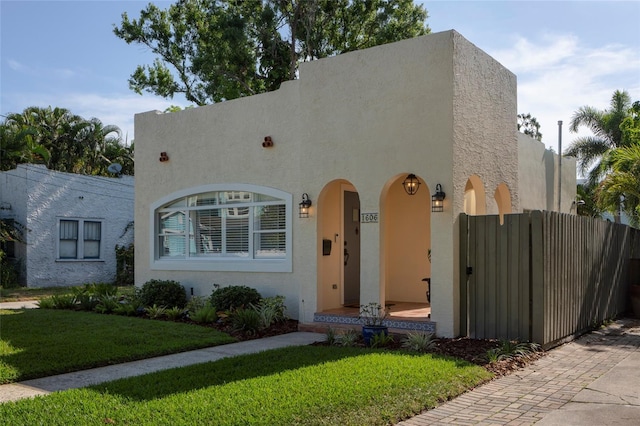 1606 S Arrawana Ave, Tampa, FL 33629 - mediterranean / spanish house featuring a gate, a front lawn, and stucco siding