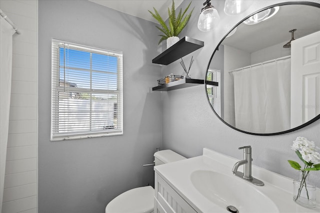 full bath with vanity, toilet, and a shower with shower curtain