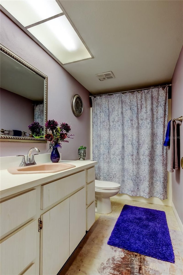 2600 Forest Run Ct, Clearwater, FL 33761 - full bath featuring vanity and toilet