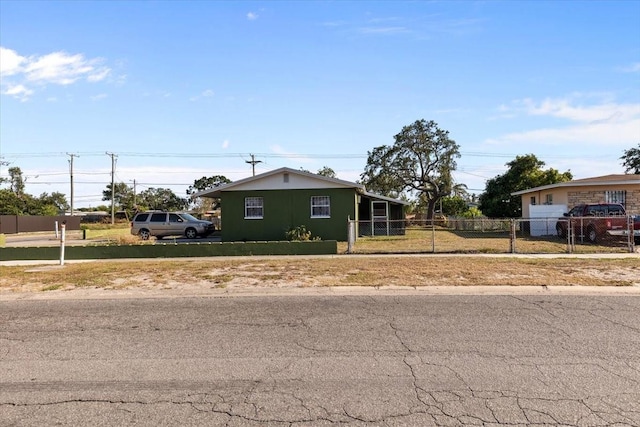 bungalow-style house featuring fence