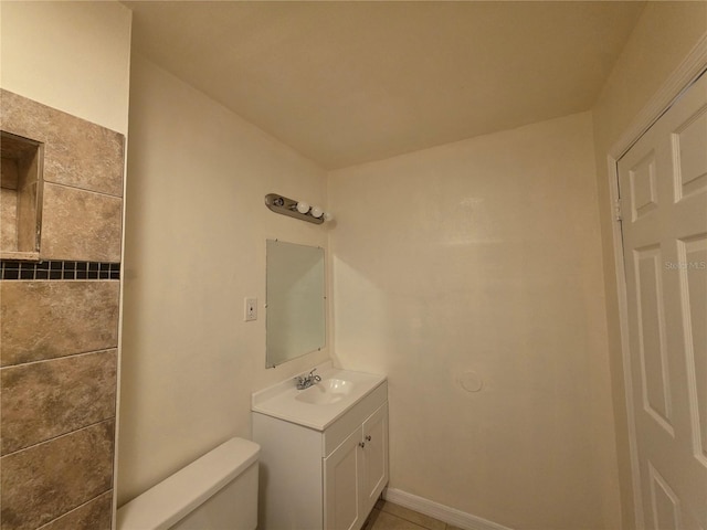 718 Paris Ave S, Saint Petersburg, FL 33701 - bathroom featuring vanity, baseboards, tile patterned flooring, and toilet