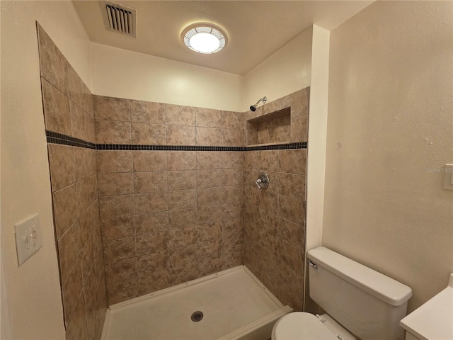 718 Paris Ave S, Saint Petersburg, FL 33701 - full bathroom with toilet, tiled shower, and visible vents