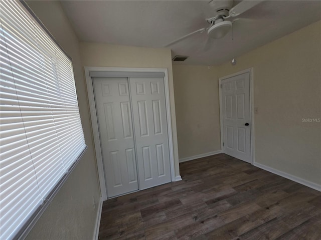 718 Paris Ave S, Saint Petersburg, FL 33701 - unfurnished bedroom featuring visible vents, a closet, dark wood-style flooring, baseboards, and a ceiling fan