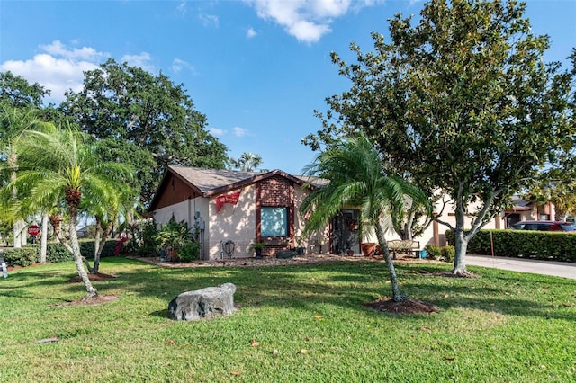 view of front of home featuring a front yard and concrete driveway