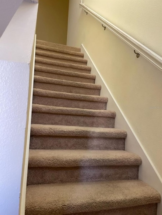 2950 Willowleaf Ln, Wesley Chapel, FL 33544 - view of staircase