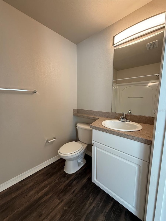 1530 Villa Capri Cir Unit 302, Odessa, FL 33556 - bathroom with vanity, toilet, baseboards, wood finished floors, and visible vents