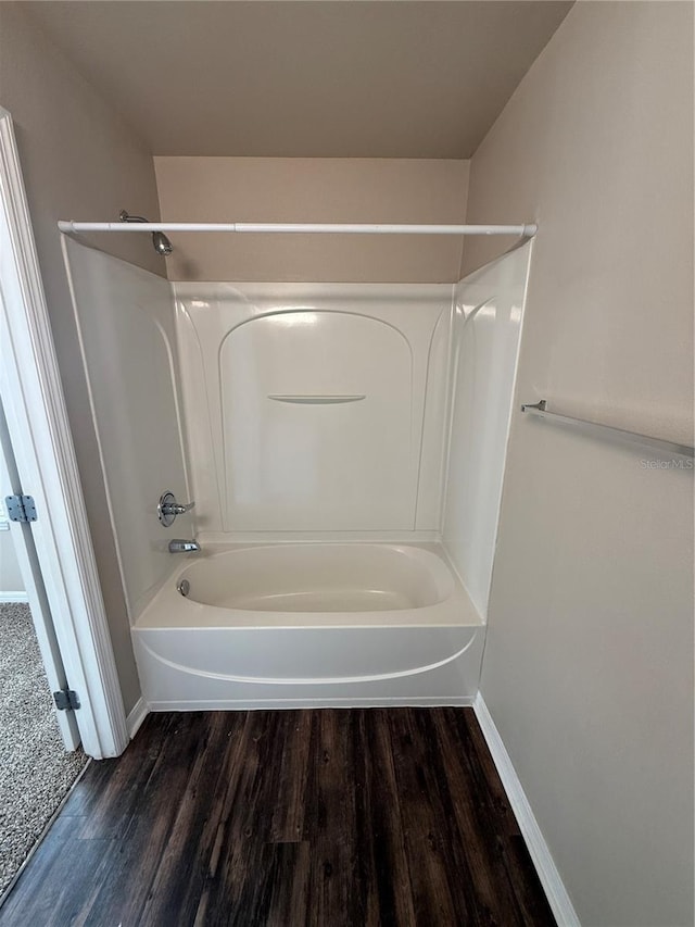 1530 Villa Capri Cir Unit 302, Odessa, FL 33556 - full bath featuring tub / shower combination, baseboards, and wood finished floors