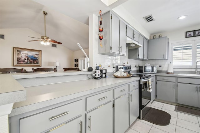 kitchen with a sink, stainless steel appliances, a ceiling fan, under cabinet range hood, and visible vents